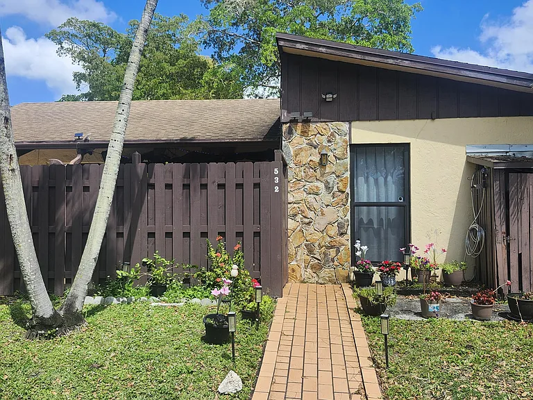 532 Briarwood Cir #2-48 — Photo 1