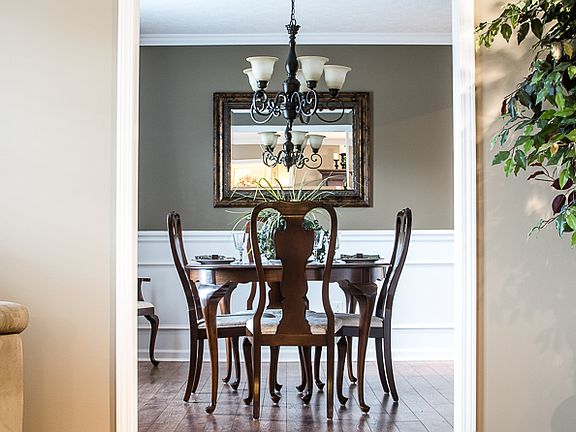 4th image of 2317 Crescent Hill Dr