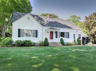 28 Sunrise Ave, Trumbull, CT 06611