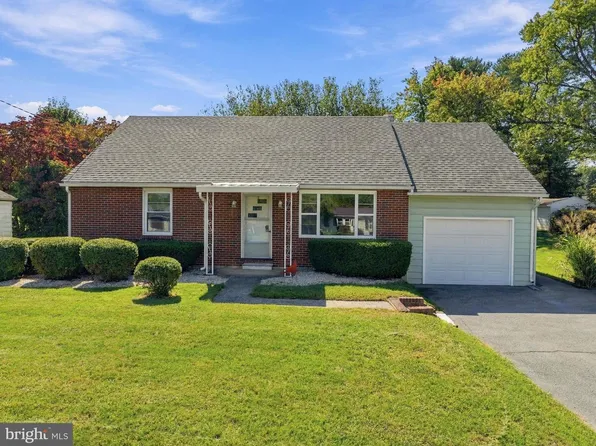 208 E Sunset Ave, Williamsport, MD 21795
