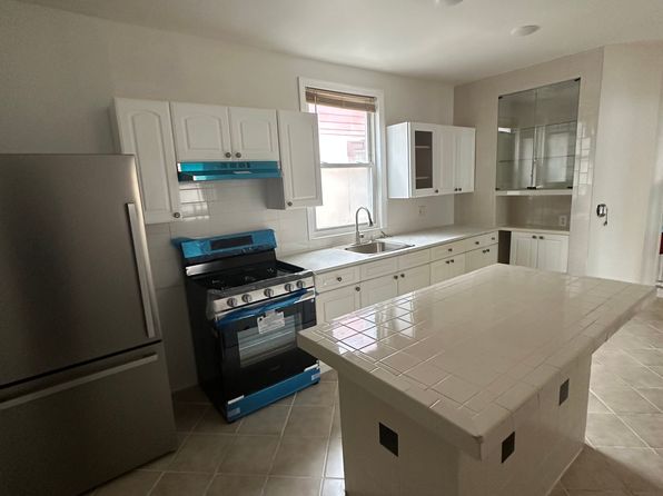 325 Hawthorne Ave Floor 1