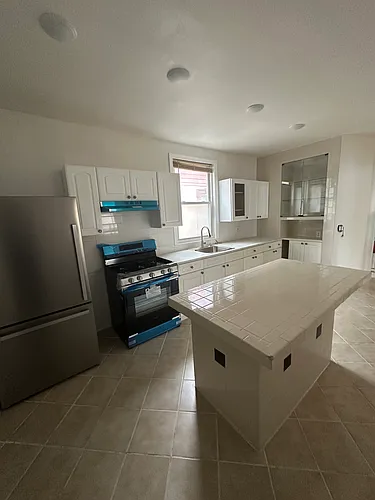 325 Hawthorne Ave #1 Photo 1