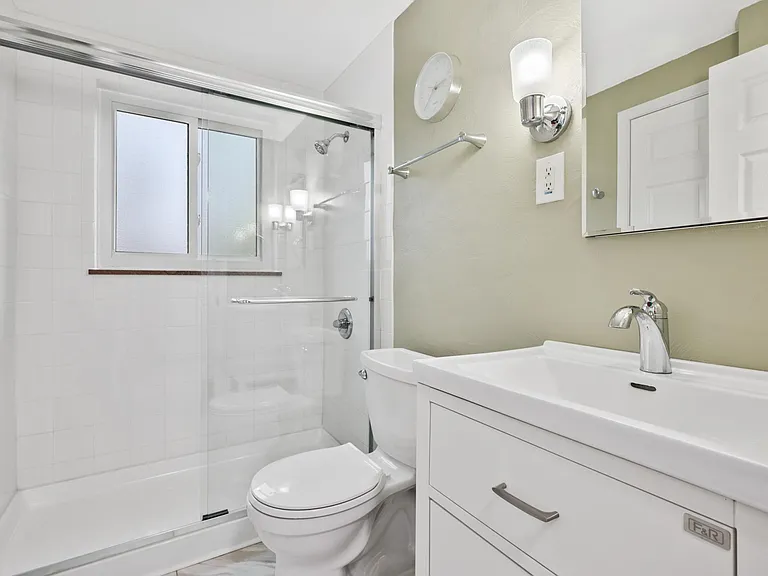 250 Clifford Ave — Photo 7