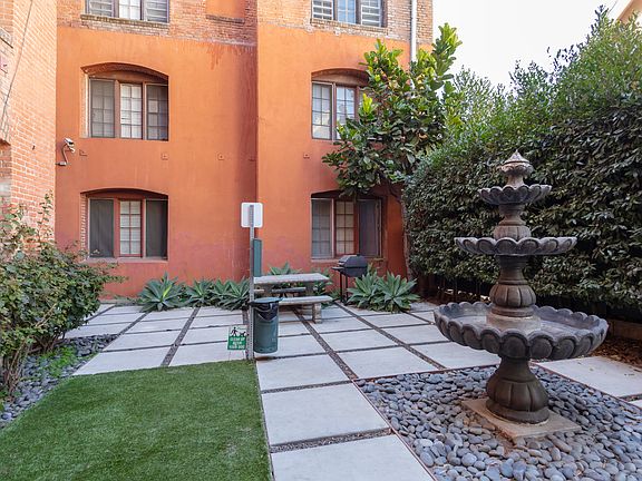 4th image of 716 S Berendo St APT 112