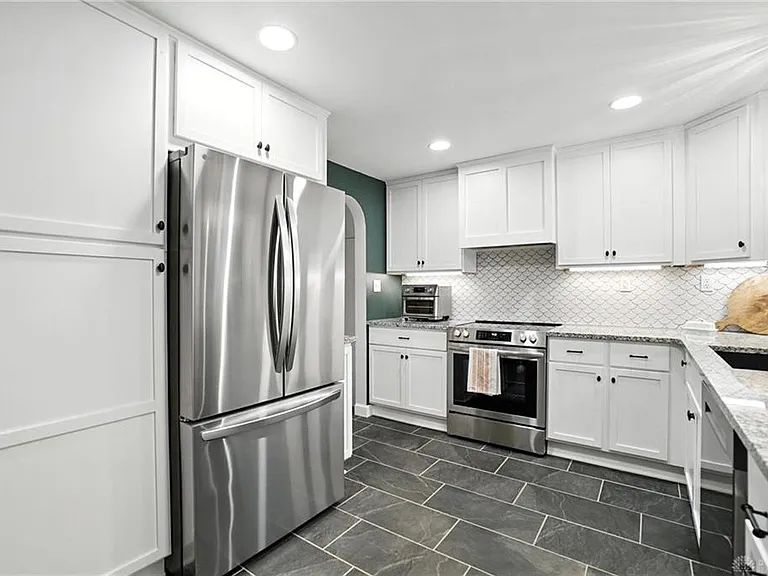 108 Napoleon Dr — Photo 10