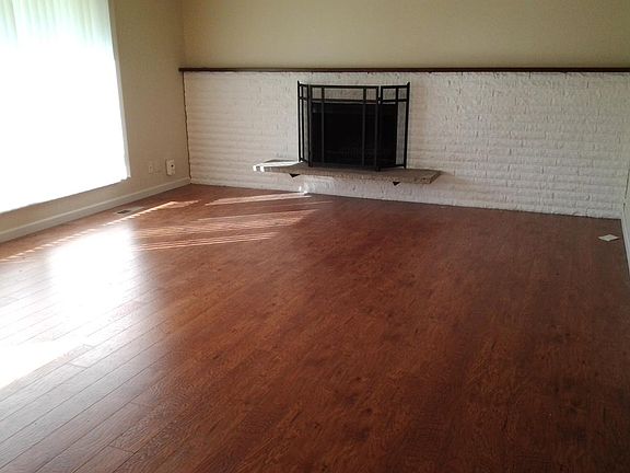 Huge Living Rm; wood burning fireplace