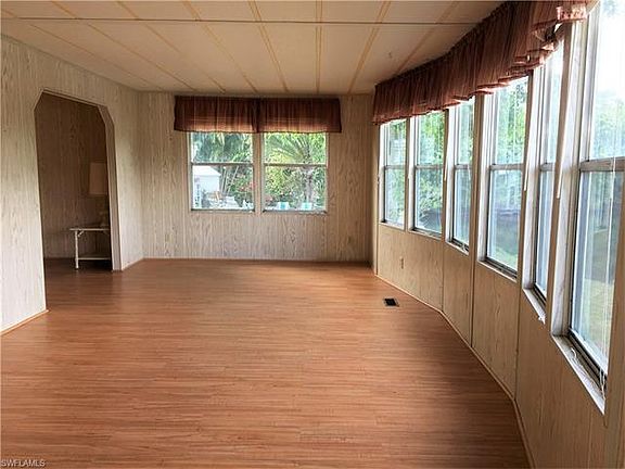 4th image of 823 Cape Haze Ln