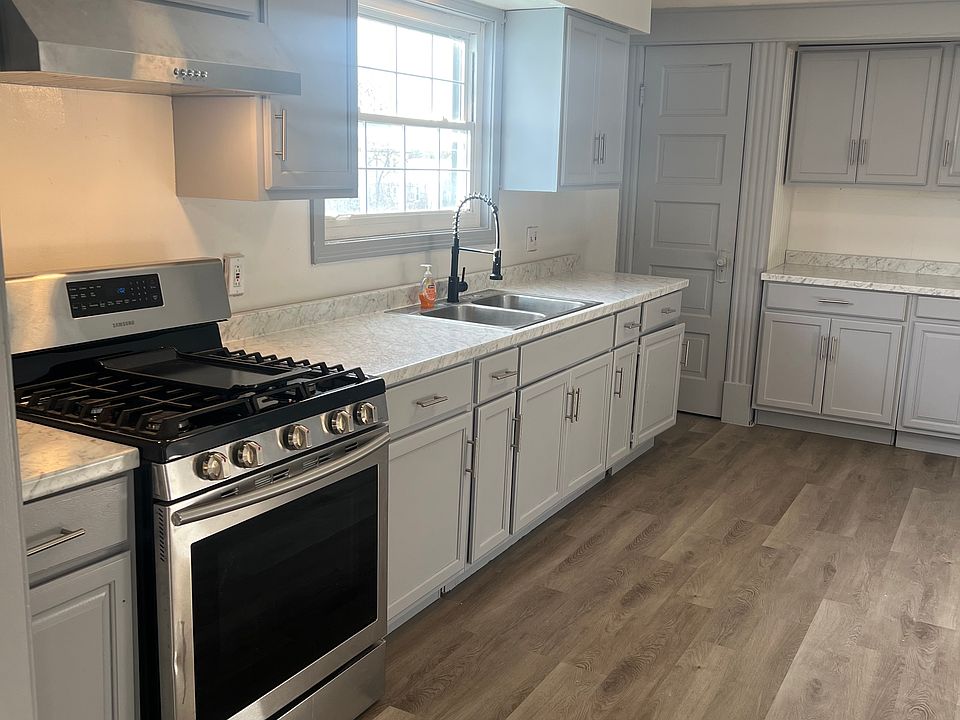 1st image of 40 Moselle St #2