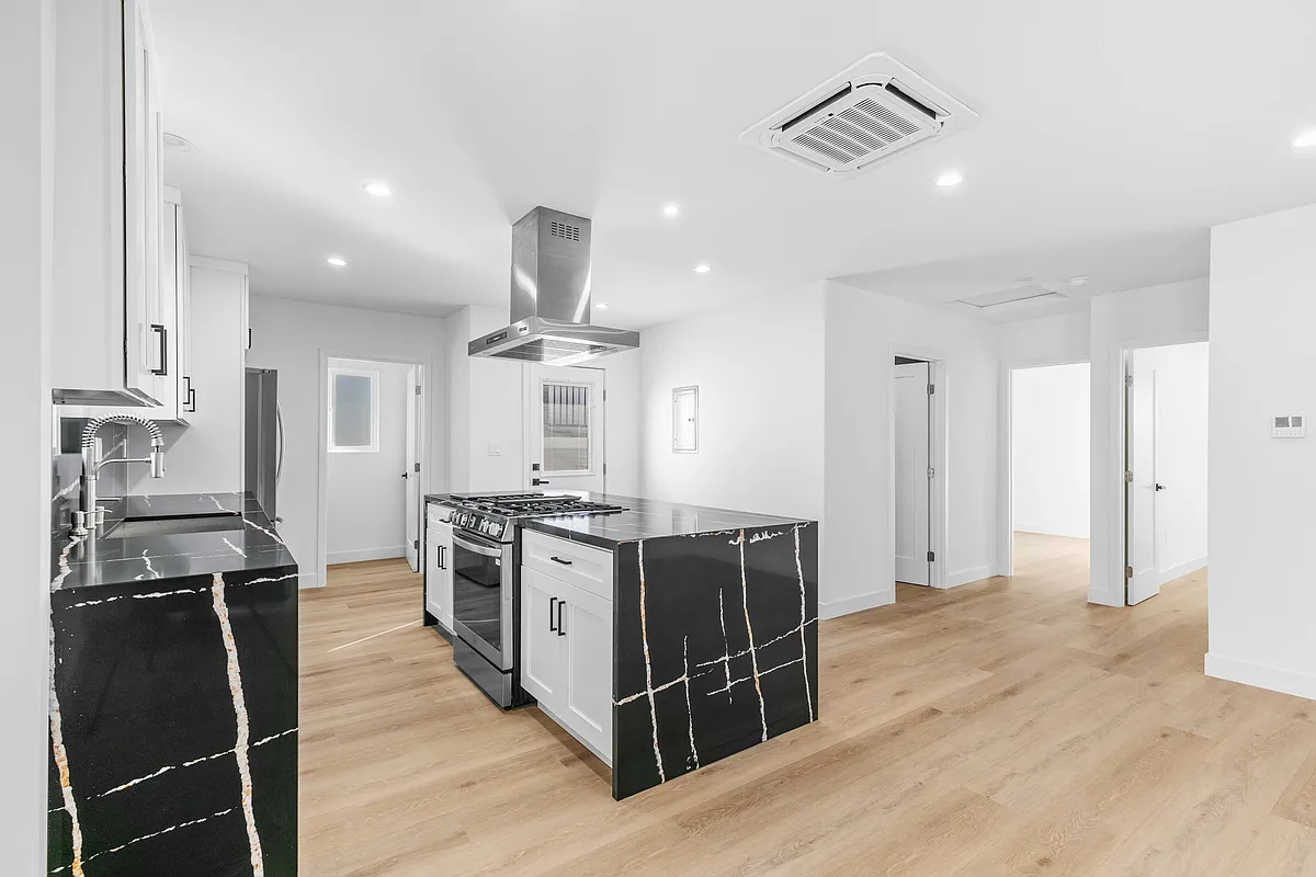 Building Photo - 606 E Cypress Ave #D