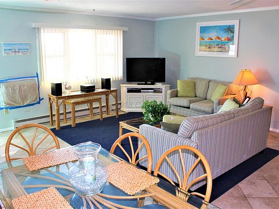 5th image of 10 129th St Unit 303