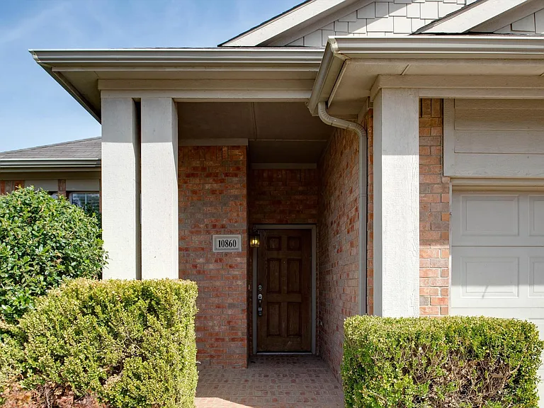10860 Hawks Landing Rd — Photo 4