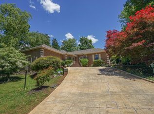 1040 Saint Johns Dr, Maryville, TN 37801