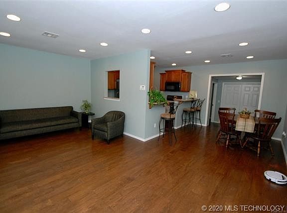 3rd image of 1419 S Erie Ave