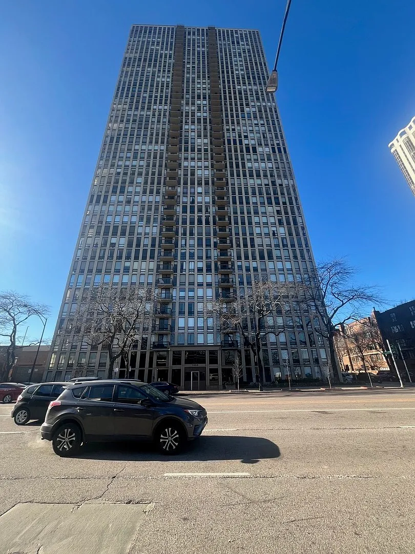 1660 N La Salle Dr APT 3208 photo 1