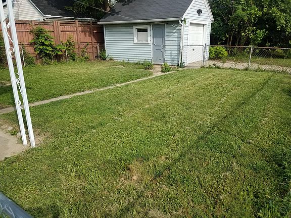2nd image of 1017 W Fairview Ave
