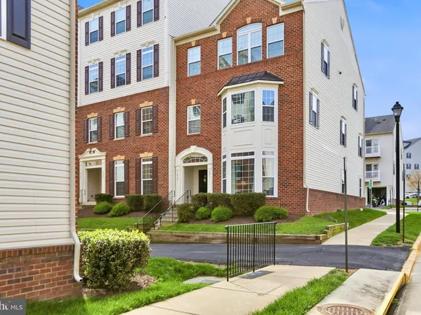 7469 Brunson Cir, Gainesville, VA 20155