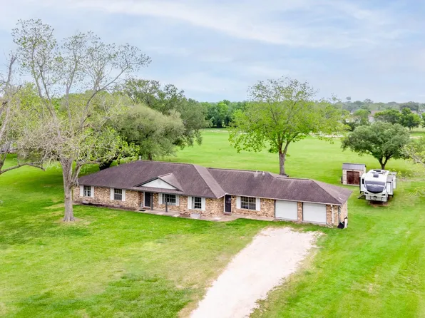 2821 Harkey Rd, Pearland, TX 77584