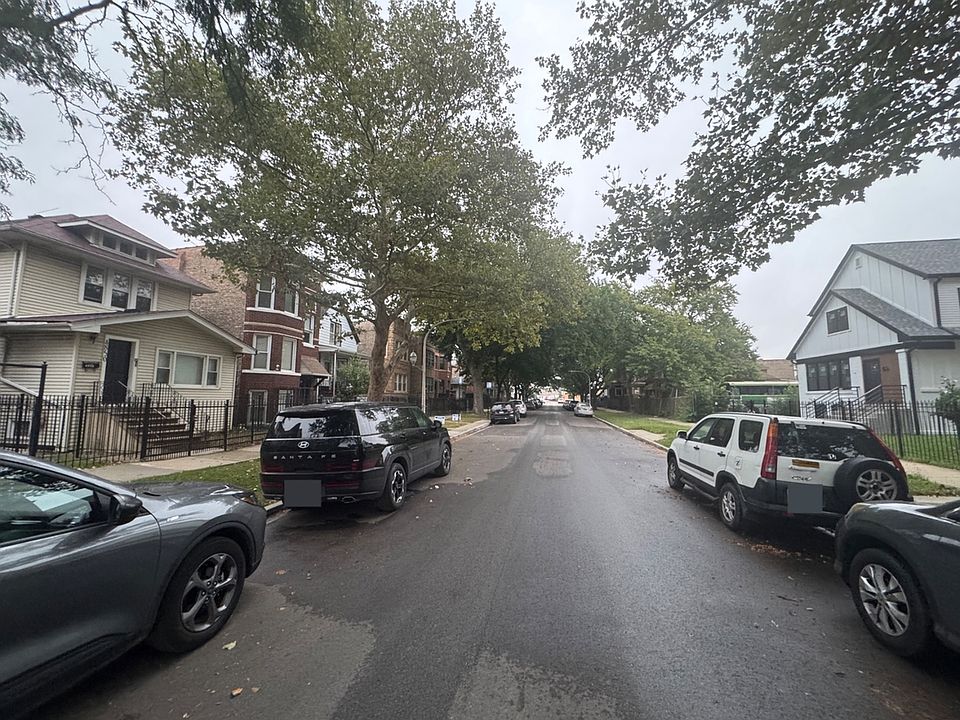 1st image of 4855 W Iowa St