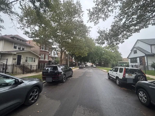 4855 W Iowa St, Chicago, IL 60651