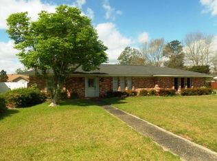 10 Rollins Pl, Atmore, AL 36502
