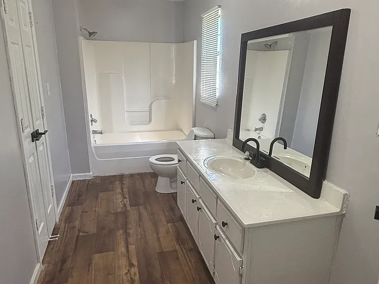 Log Cabin Cir — Photo 6