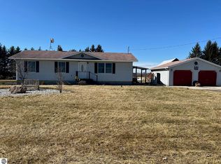 10613 N Bagley Rd, Saint Louis, MI 48880