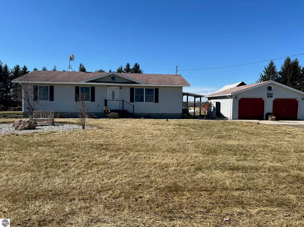 10613 N Bagley Rd, Saint Louis, MI 48880