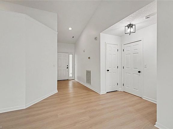 4th image of 1100 Mayview Ct