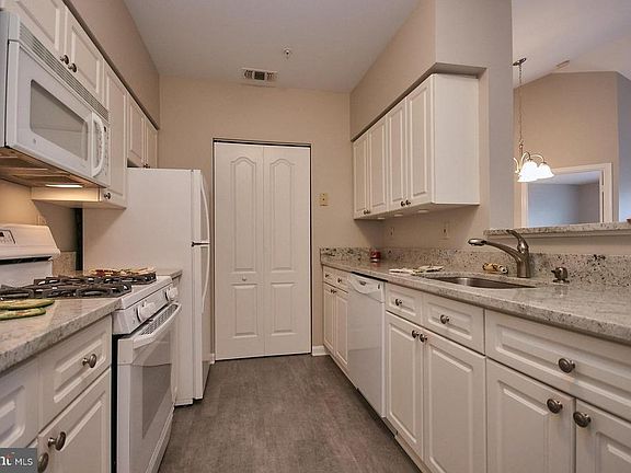 4th image of 12913 Alton Sq APT 419