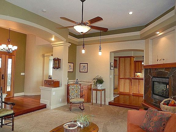4th image of 776 Beachwood Ct