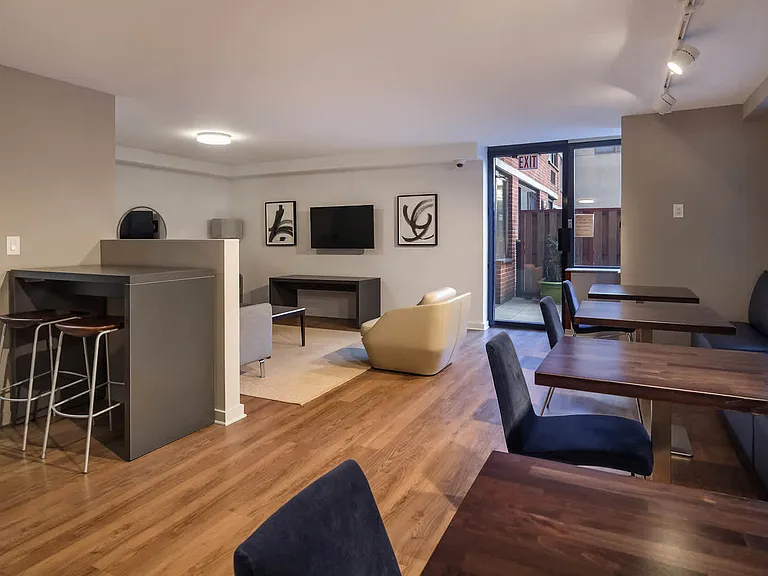 505 W 54th St #10 — Photo 25