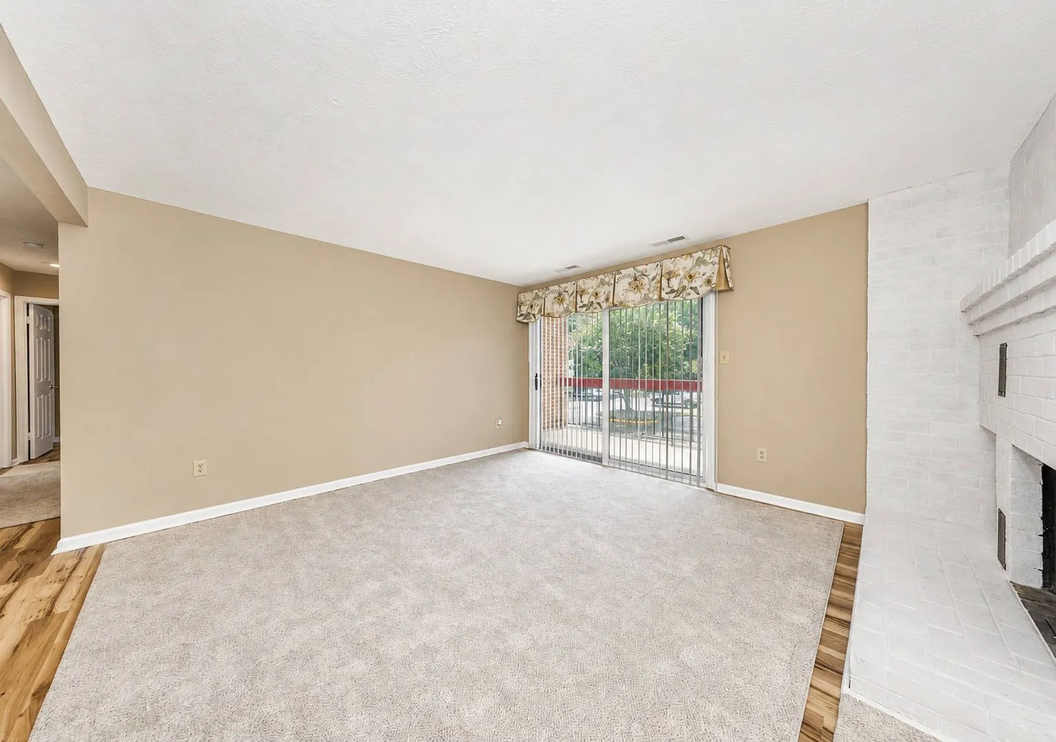 Beautiful 2 bed condo Near Newtown — Photo 2
