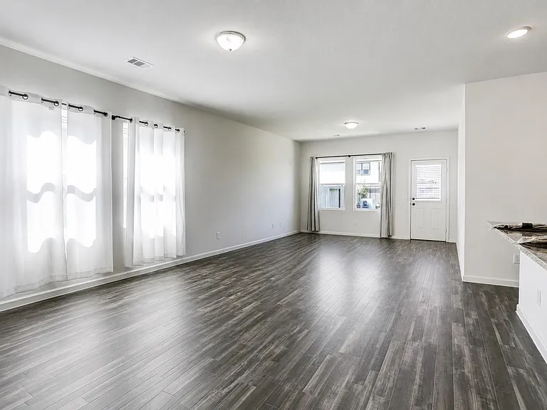 1028 White Birch Ln — Photo 2
