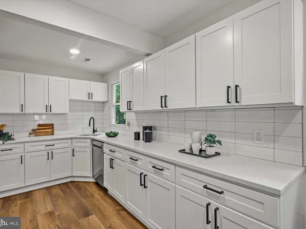 714 E Pasadena Rd, Pasadena, MD 21122