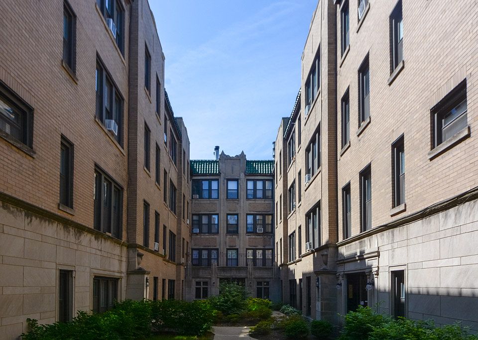 1st image of 639 W Roscoe St #1P