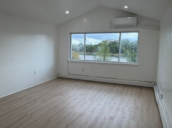 218 Howe Ave Floor 2