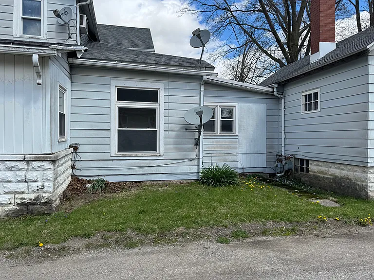 670 N Walnut St — Photo 3