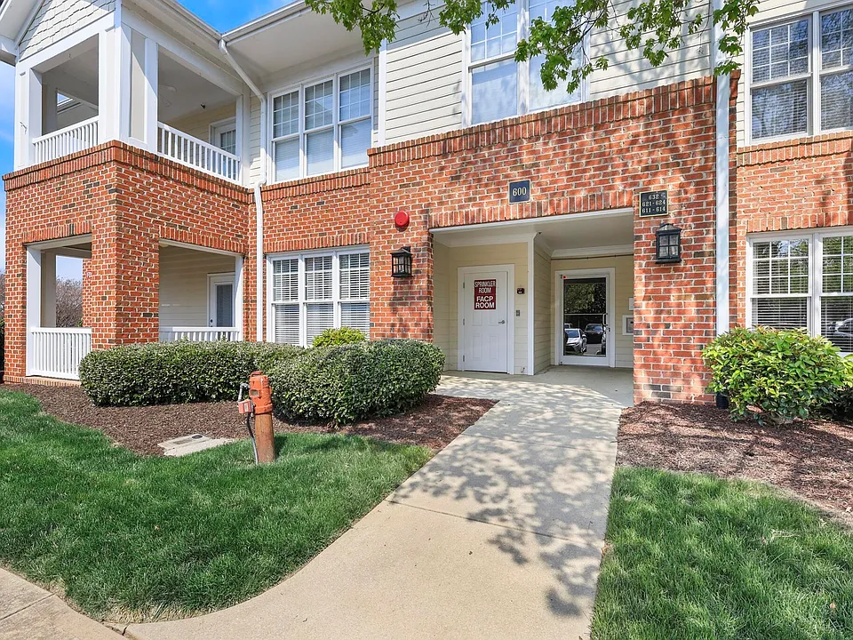 623 Waterford Lake Dr