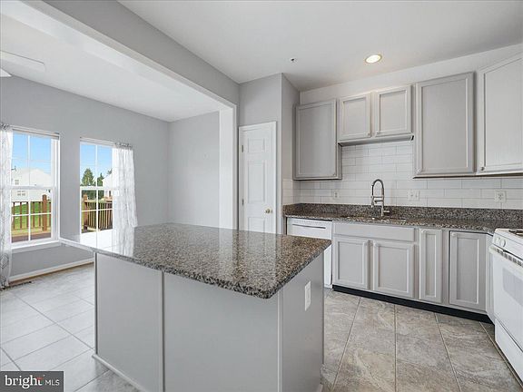 5th image of 5126 McLauren Ln