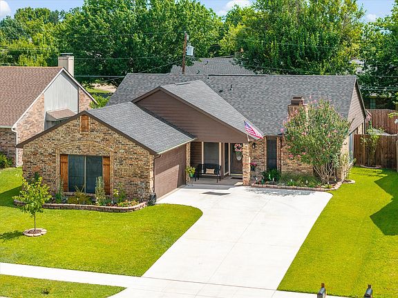 2nd image of 510 Rosewood Ln