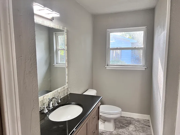 1107 Wilson St — Photo 29