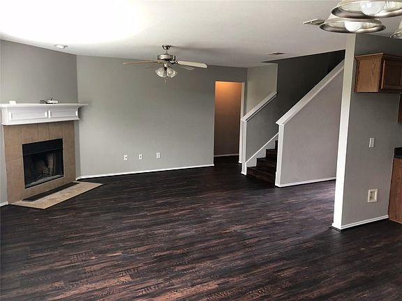 3rd image of 327 Creekside Way