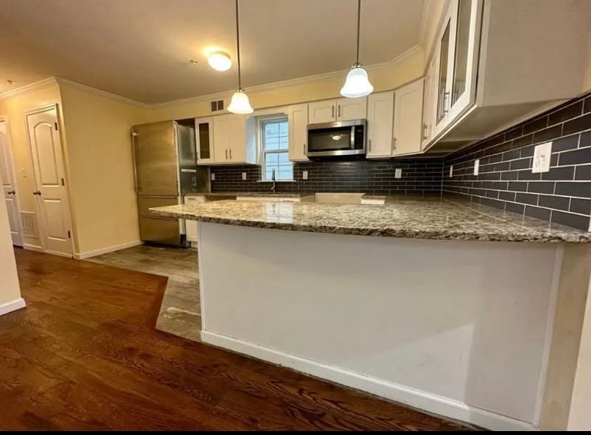 214 Center St — Photo 2