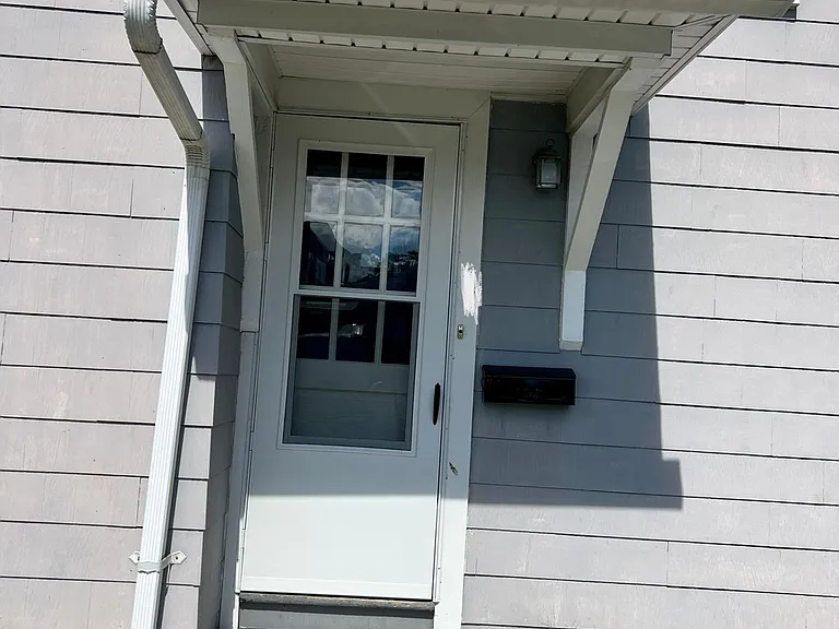 Center St — Photo 1