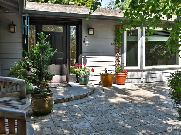 4860 Spinnaker Drive, Freeland, WA 98249