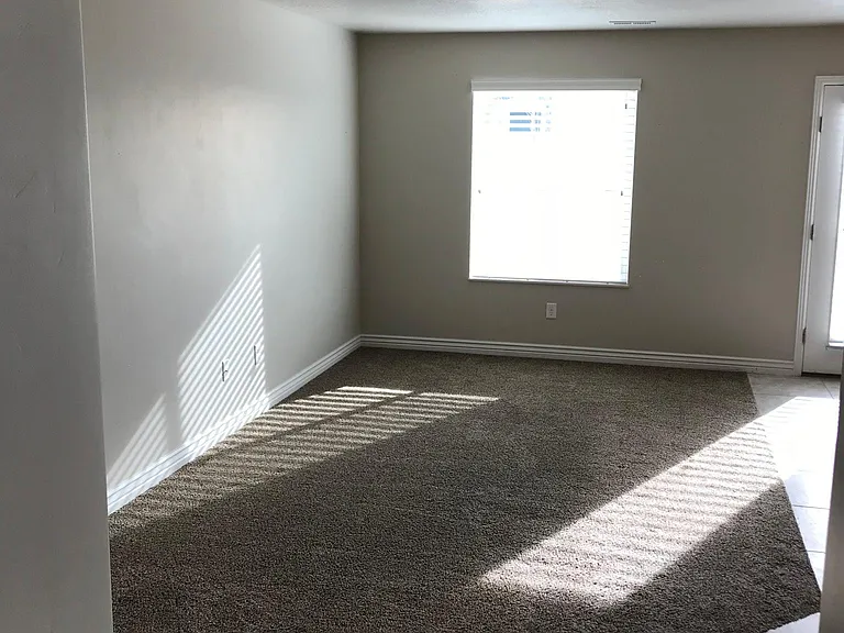 1139 W 2050 S — Photo 8