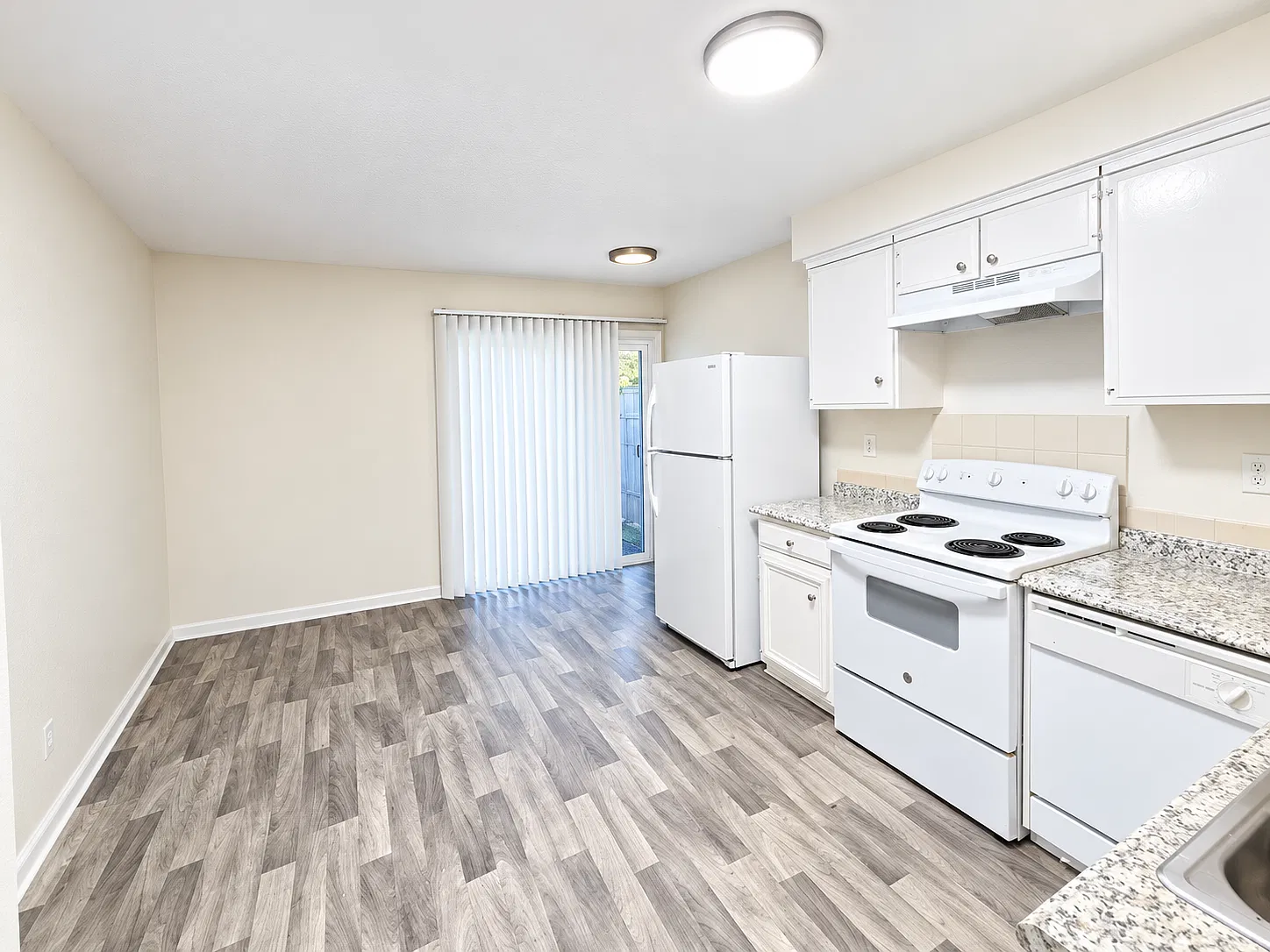 2 bed, 740 sqft, $2,550 — Photo 2