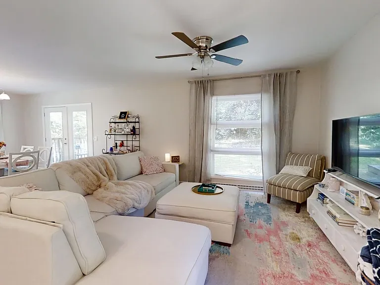 560 Sherwood Dr — Photo 6