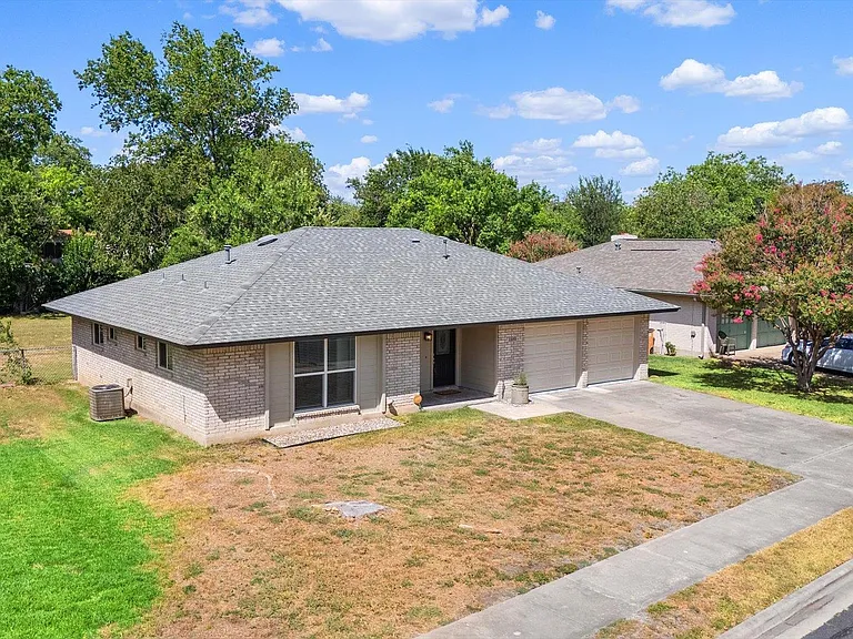 1100 Red Cliff Dr — Photo 2