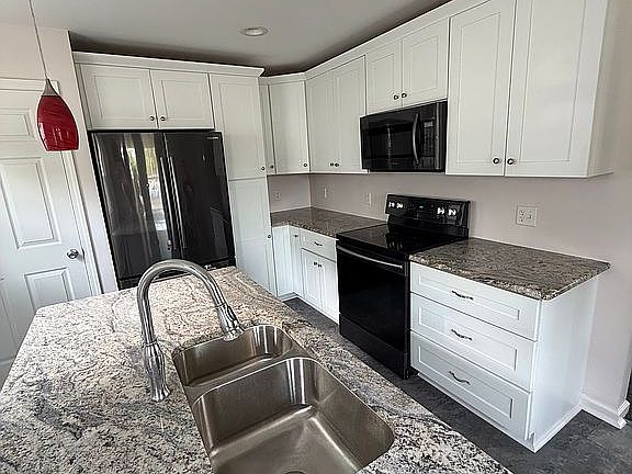 3rd image of 419 Cherry St